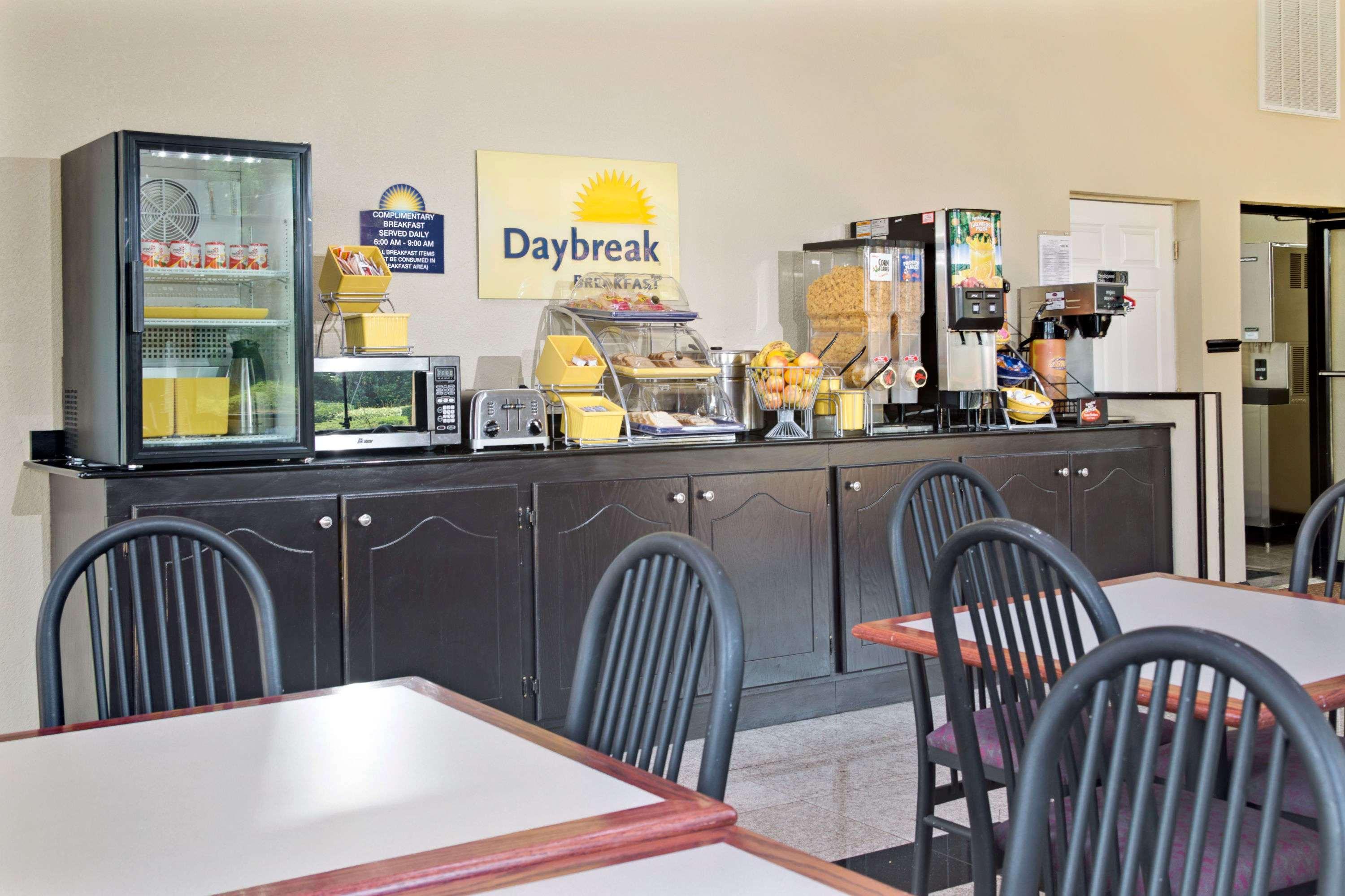 Days Inn By Wyndham Lawrenceville Buitenkant foto